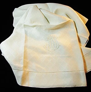 Vintage Table Runner #18 Ivory Embroidery Diamond Pattern 28"x44" - Bild 1 von 3