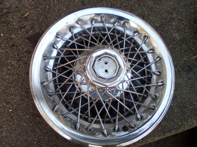  Cubierta de rueda tapacubos de radios de alambre de 14 pulgadas Buick Century 1982 1983 1984 1985 fabricante de equipos originales Foto 1 de 4