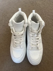 White Hi Top Trainers -Size 7 - Picture 1 of 5