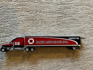 Puerta trasera abierta para dormir y remolque Peterbilt 1/64 Spec Cast PIEZAS ASOCIADOS INC - Imagen 1 de 11