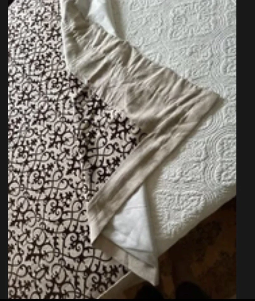 Paneles de cortinas personalizados 102”L mezcla de lino caqui? Par con diseño de terciopelo marrón Foto 1 de 3