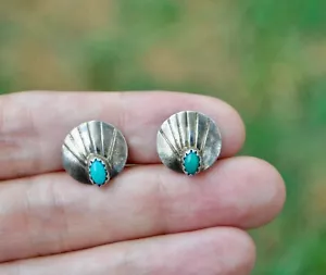 VTG NATIVE AMERICAN INDIAN STERLING SILVER TURQUOISE EARRINGS - STUDS - ROUND - Picture 1 of 3