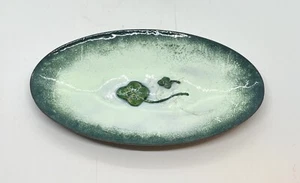 Piatto ovale in porcellana con trifogli verdi - Foto 1 di 5