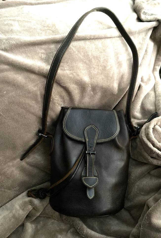 VINTAGE DARK BROWN LEATHER LADIES BUCKET & DRAWSTRING BAG - 1960's - 1970’s - Image 1 of 4