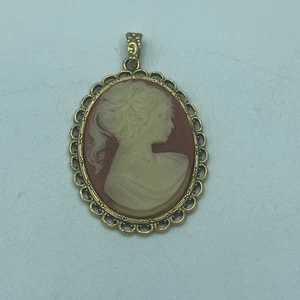 Colgante camafeo plástico vintage AVON doble cara tono dorado - Imagen 1 de 4