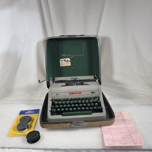 Vintage Royal Aristocrat Manual Typewriter w/ Case Key Ribbon USA 1950s Green - Picture 1 of 19