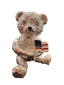 Vintage Napier Teddy Bear Brooch Holding American Flag – Silver Tone Rhinestone - Picture 1 of 4