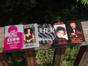LOTTO VINTAGE 1989,90 SANDS CASINO PINBACKS CELEBRITÀ SINATRA CHER LIZA MANELLI - Foto 1 di 10