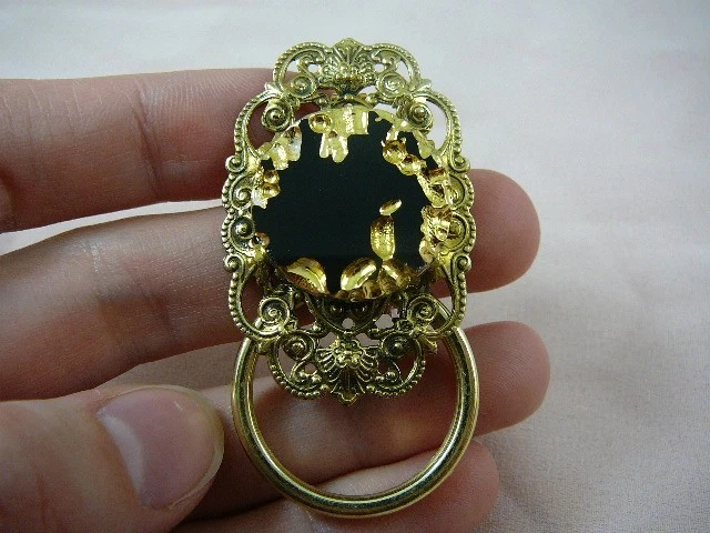 (E-703) Oro Negro Checo Gafas Filigrana LATÓN Pin Colgante Identificación Porta Insignia Foto 1 de 1