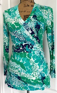 966 Cabi Top Cuello en V Azul Verde Estampado Salpicaduras Imitación Envoltura Frontal Medio Elástico - Imagen 1 de 4