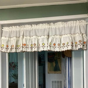 Vintage Curtain Valance Ruffles 70’s Flowers Brown Trim Boho Hippie Country - Picture 1 of 4