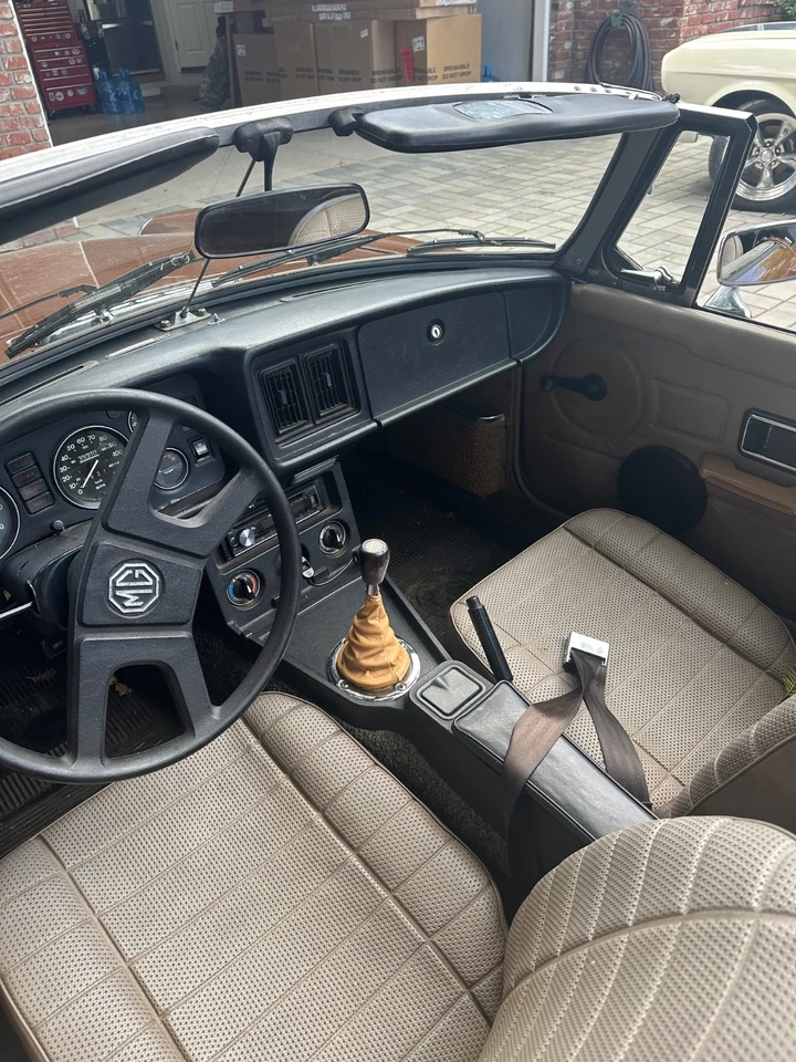 MGB 1978 convertible 2 puertas, marrón ruso, techo nuevo, embrague y batería Foto 1 de 4