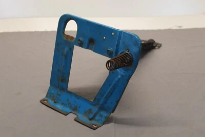 Soporte de pestillo de capó usado original para Dodge Charger 1973 1974 Foto 1 de 4