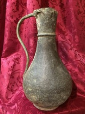 Um Grande Jarro Antigo Bronze Do Escavações Dos Antigos Capital.