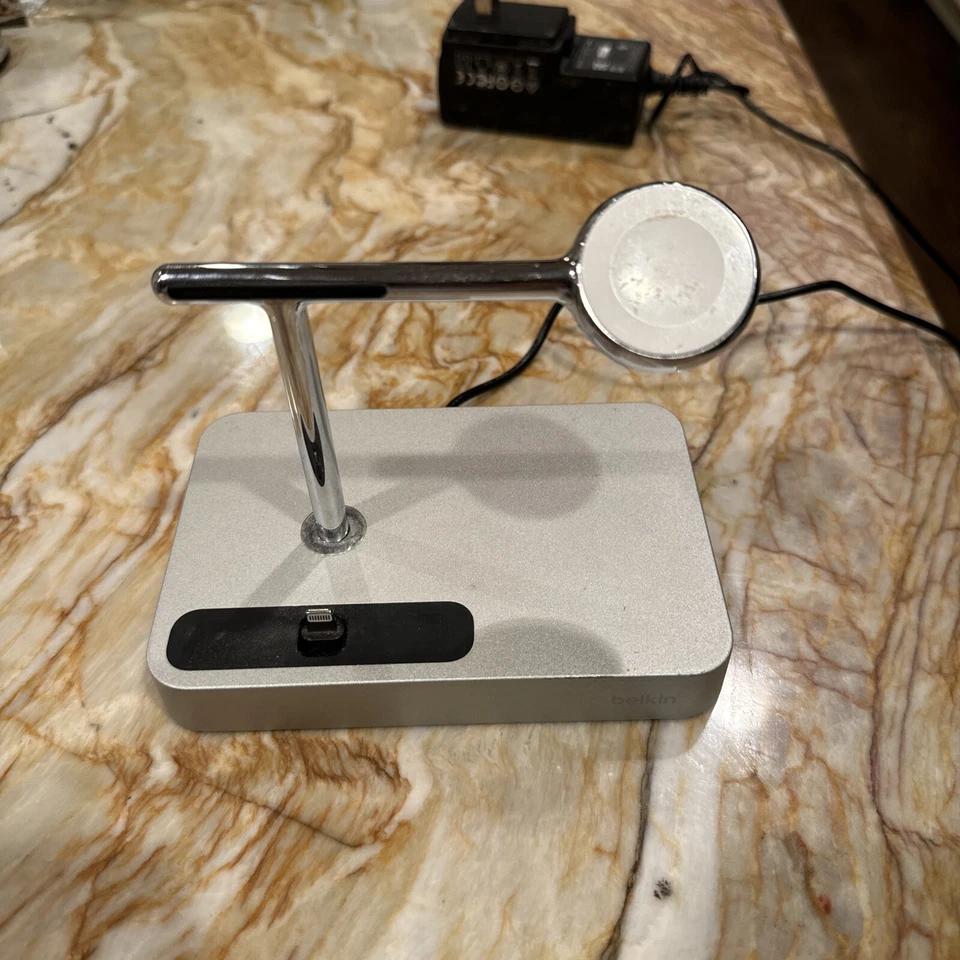 BELKIN Charge Dock For Apple Watch + iPhone Model F8J183 charging station - Image 1 of 1