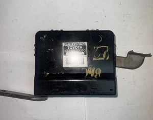 Toyota Camry 1993 unidad de control de crucero 88240-33010 - Imagen 1 de 2