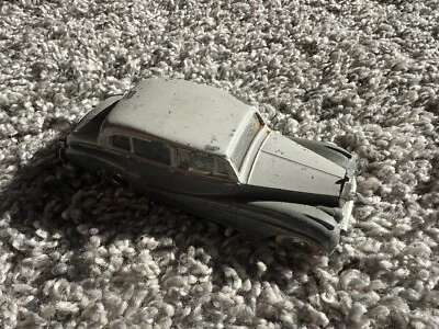 Dinky Toys #150 Rolls-Royce Silver Wraith - Vintage Car Model Needs Work - Image 1 of 4