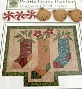 Quilt Pattern Wall Hanging Christmas 3 Stockings 20x25 with 6 Buttons Prairie - Picture 1 of 5