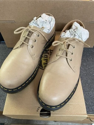 Dr. Martens 1461 Mens Size 10 , Beige #30683325 - Image 1 of 4