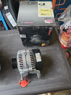 ALTERNATORE RIGENERATO BOSCH 0986039690 14V 120A PER AUDI 80 100 A6 VW PASSAT B1 - Immagine 1 di 4