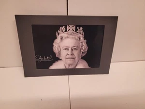 QUEEN ELIZABETH OLDER FRAMED PHOTO ROYAL HISTORY 6 X 4 INCH £4 MEMORABILIA WOW - Picture 1 of 24