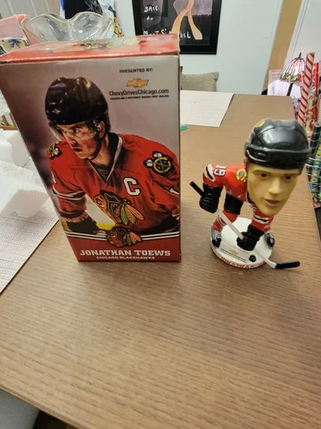 Chicago Blackhawks JONATHAN TOEWS BOBBLEHEAD Stadium Give Away Cover