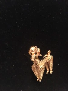 Vintage goldfarbene Standard Pudel Anstecknadel/Brosche mit bemalten schwarzen Augen  - Bild 1 von 6