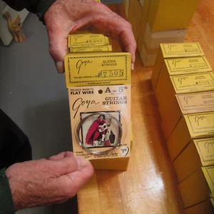 NEW OLD STOCK - BOX OF 6 GOYA GUITAR STRINGS -A -5TH STRING- STRINGS #7505 - Picture 1 of 1
