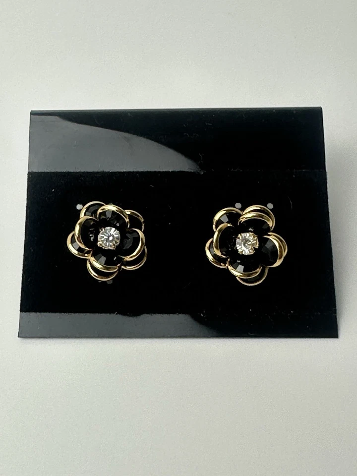 Pendientes de flores con bisel de Swarovski con estrás postes de acero quirúrgico negro y dorado Foto 1 de 4