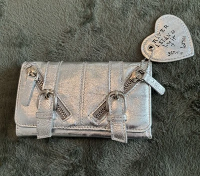 Cartera River Island Plateada Cuero Genuino Cartera Ranura para Tarjetas Bolsillo con Cremallera Desplegable Foto 1 de 4