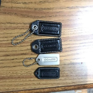 4 COACH Metallizzato e NERO Pelle/Metallo Ricambio Borsa Borsetta Appendi Tag Charm - Foto 1 di 3
