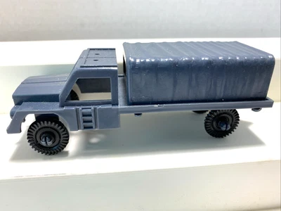 Camión convoy militar de plástico gris de 5" con enganche Foto 1 de 4