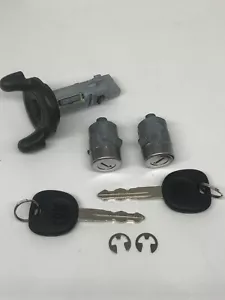 1999 2000 Chevy Silverado Ignition with 2 door locks and 2 Keys-NEW - Picture 1 of 4