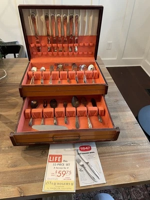 1847 Rogers Bros. Daffodil Silverware Set 52 Pieces & Wood Case Unpolished - Image 1 of 4