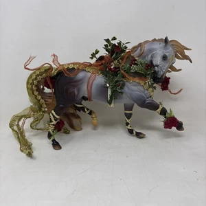 Breyer Holiday Weihnachtspferd 2014 Bayberry & Roses #700117 Sammlerstück Spielzeug - Bild 1 von 10
