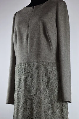 Vestido justo Akris tamanho 10 bege acastanhado comprimento do joelho crochê renda parte inferior zíper carreira - Imagem 1 de 4