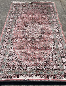 Hand-Woven Silk and Wool Floral Area Rug 4' x 6' - Picture 1 of 8