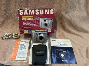 Samsung Digital Camera Digimax 200 - 2.1 Mega Pixels Silver With Box | Tested - Picture 1 of 12