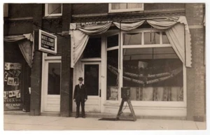 CARTOLINA RPPC FRONTE BIANCO RISTORANTE C L HARVEY PROP CIRCA 1910 - Foto 1 di 3