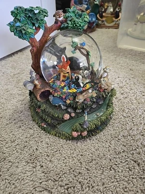 RARO Globo de Nieve Movimiento Musical Disney BAMBI De Colección Pequeñas Duchas de Abril PROBADO Foto 1 de 4