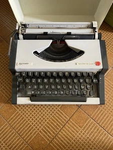 Macchina da scrivere olympia  traveller de luxe S  - Foto 1 di 3