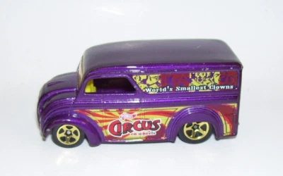 Hot Wheels Circus Panel Truck 1997 Dairy Delivery Van - Image 1 of 2