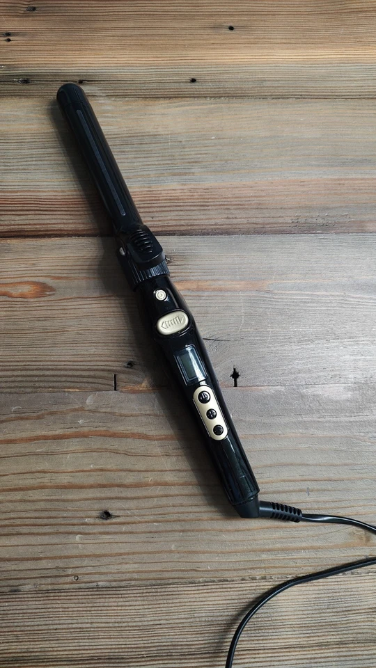 ISO Professional Limited Edition Gold Collection 360*Spinnning Wand Curling Iron - Image 1 of 4