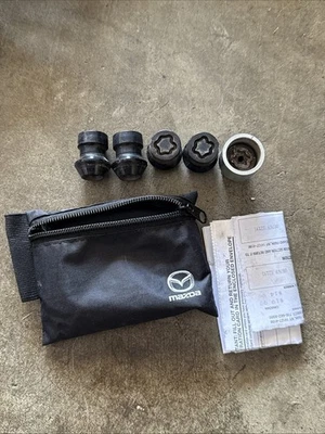 Travas de roda Mazda C9N2V9740A pretas duplas hexagonais porcas de bloqueio - Imagem 1 de 2