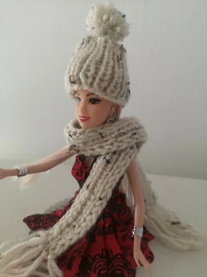 Novo Chapéu Pompom de Malha Aran Tweed Gorro Toque e Franja Cachecol Para Boneca - Imagem 1 de 4