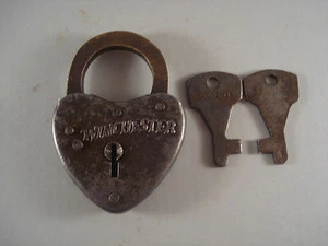 Winchester Heart PADLOCK LOCK AND KEYS MINi - Picture 1 of 3