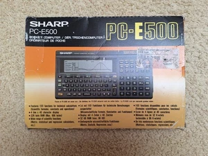 SHARP Pocket Computer Taschenrechner PC-E500S 32KB + 128 KB Card + Manual + OVP - Bild 1 von 8