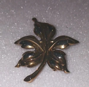 🔥🔥🔥🔥Vintage Trifari Brushed Shiny Gold Tone Leaf Plant Brooch Pin 🔥🔥🔥🔥 - Picture 1 of 5