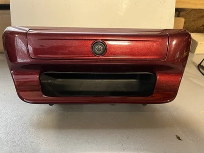 Manija de portón trasero Mopar original 2019-2026 Ram 1500 2500 3500.  Código de pintura PRV Foto 1 de 3