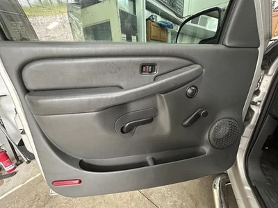 Chevrolet Silverado 1500 2007 carrocería clásica lado del conductor puerta delantera panel de moldura  Foto 1 de 4